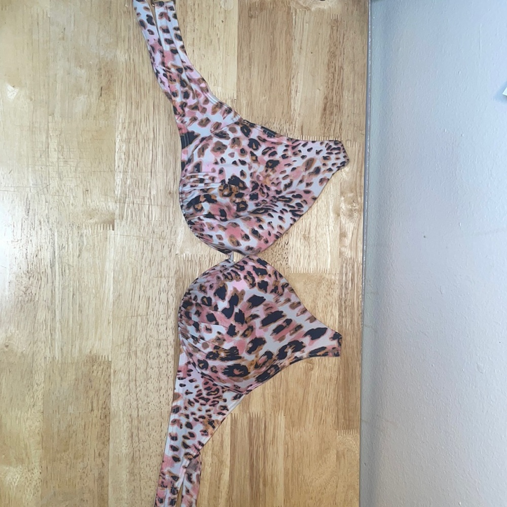 Pink Victoria’s Secret cheetah bathing suit ! 💓🌸🐆
